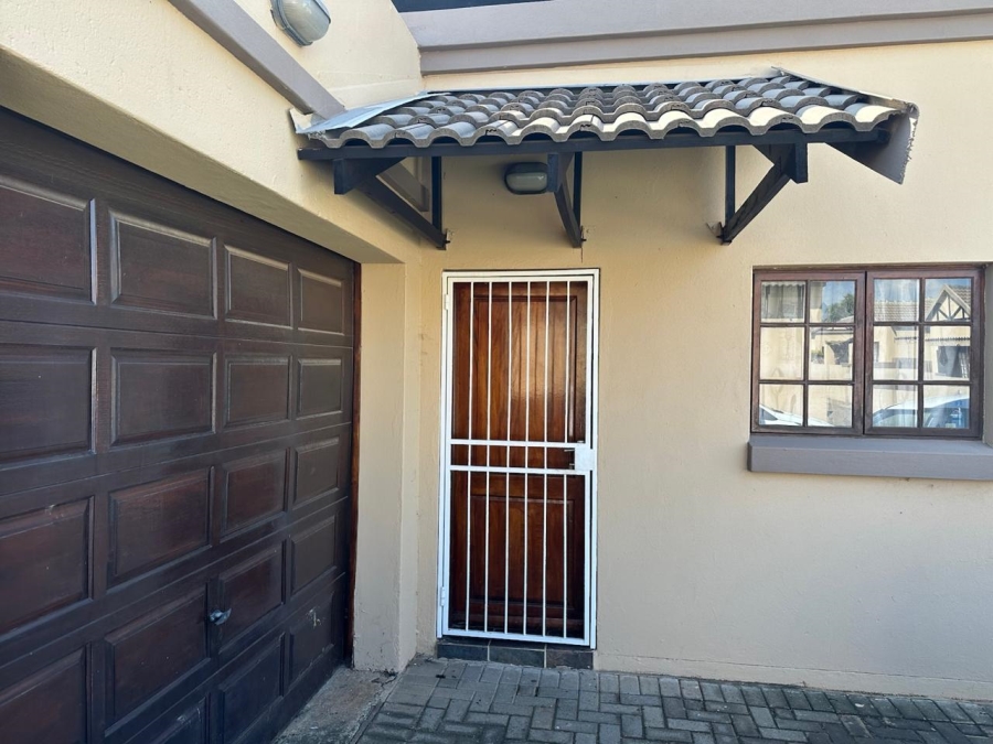 2 Bedroom Property for Sale in Waterval East North West